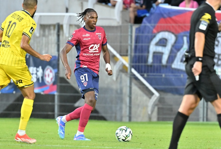 皇冠网-记者：若雅凯转会切尔西，雷恩有意引进克雷斯韦尔作为替代